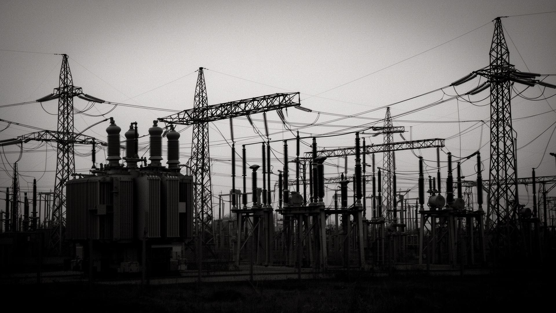High-voltage transmission substation